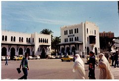 823  1988 LA GARE 3